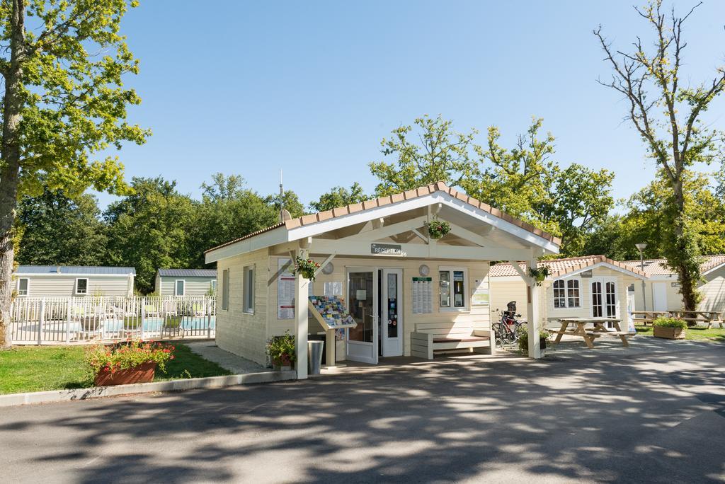 Camping Les Chevrefeuilles Royan Buitenkant foto